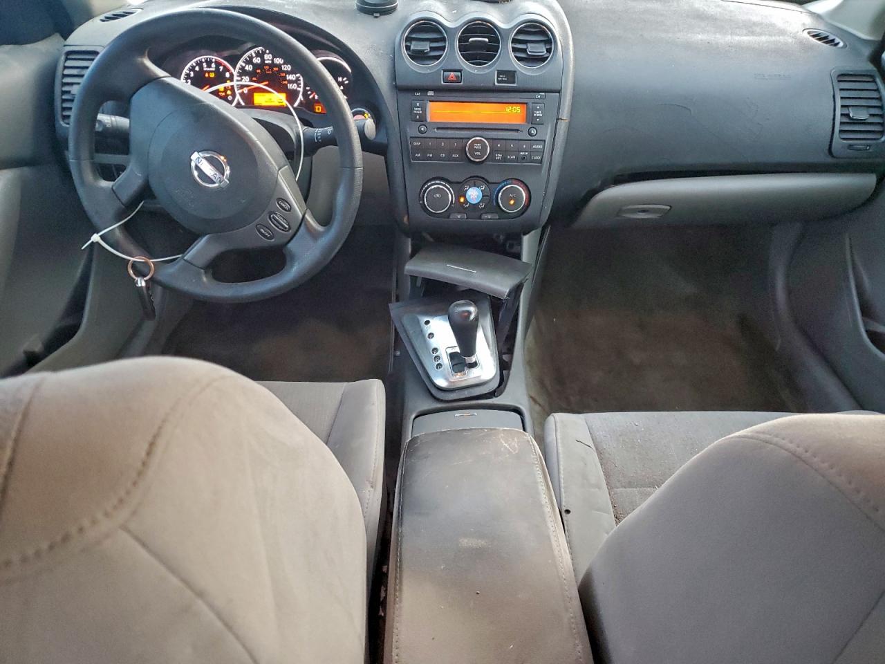 Nissan Altima Base Image 7