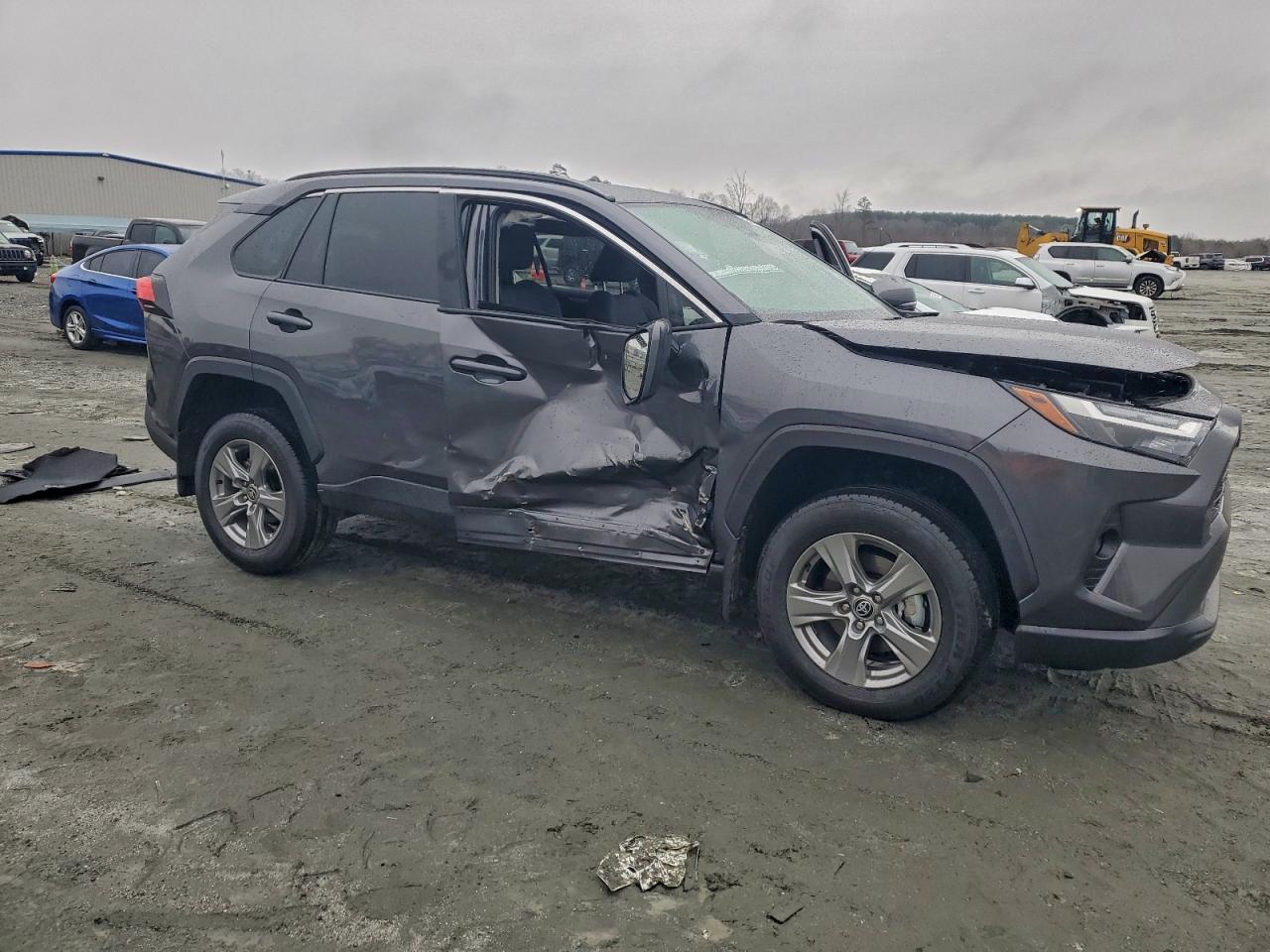 Toyota RAV4 Xle Image 2