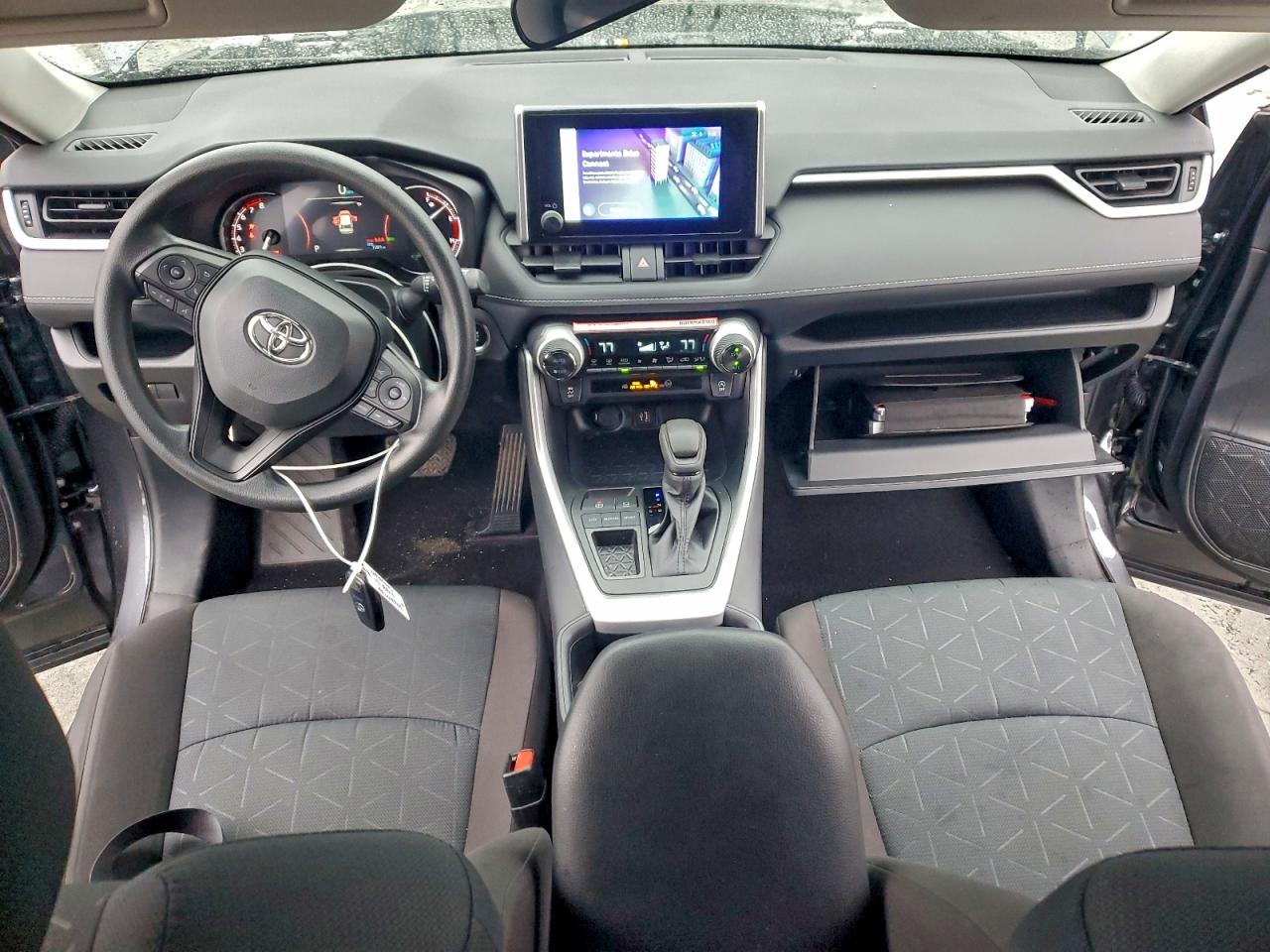 Toyota RAV4 Xle Image 11