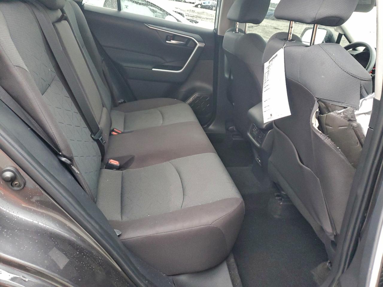 Toyota RAV4 Xle Image 10