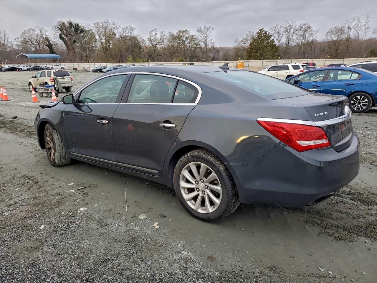 Buick LaCrosse Image 2