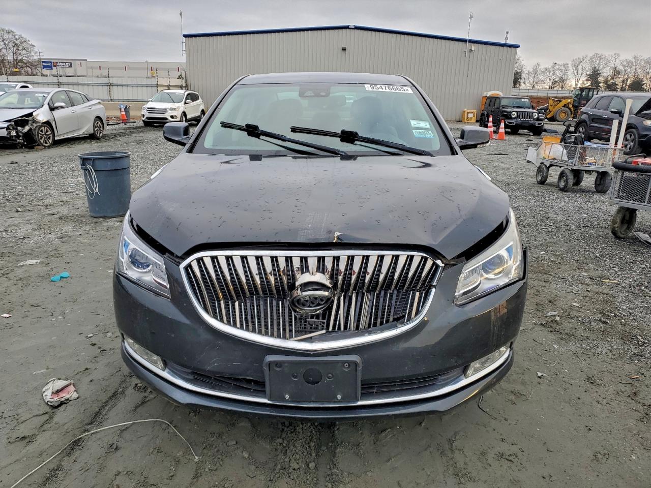 Buick LaCrosse Image 3