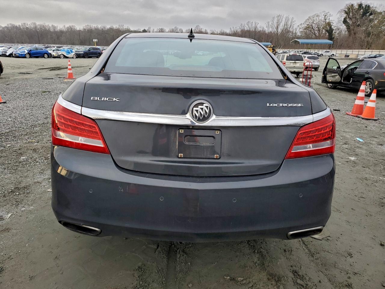 Buick LaCrosse Image 9