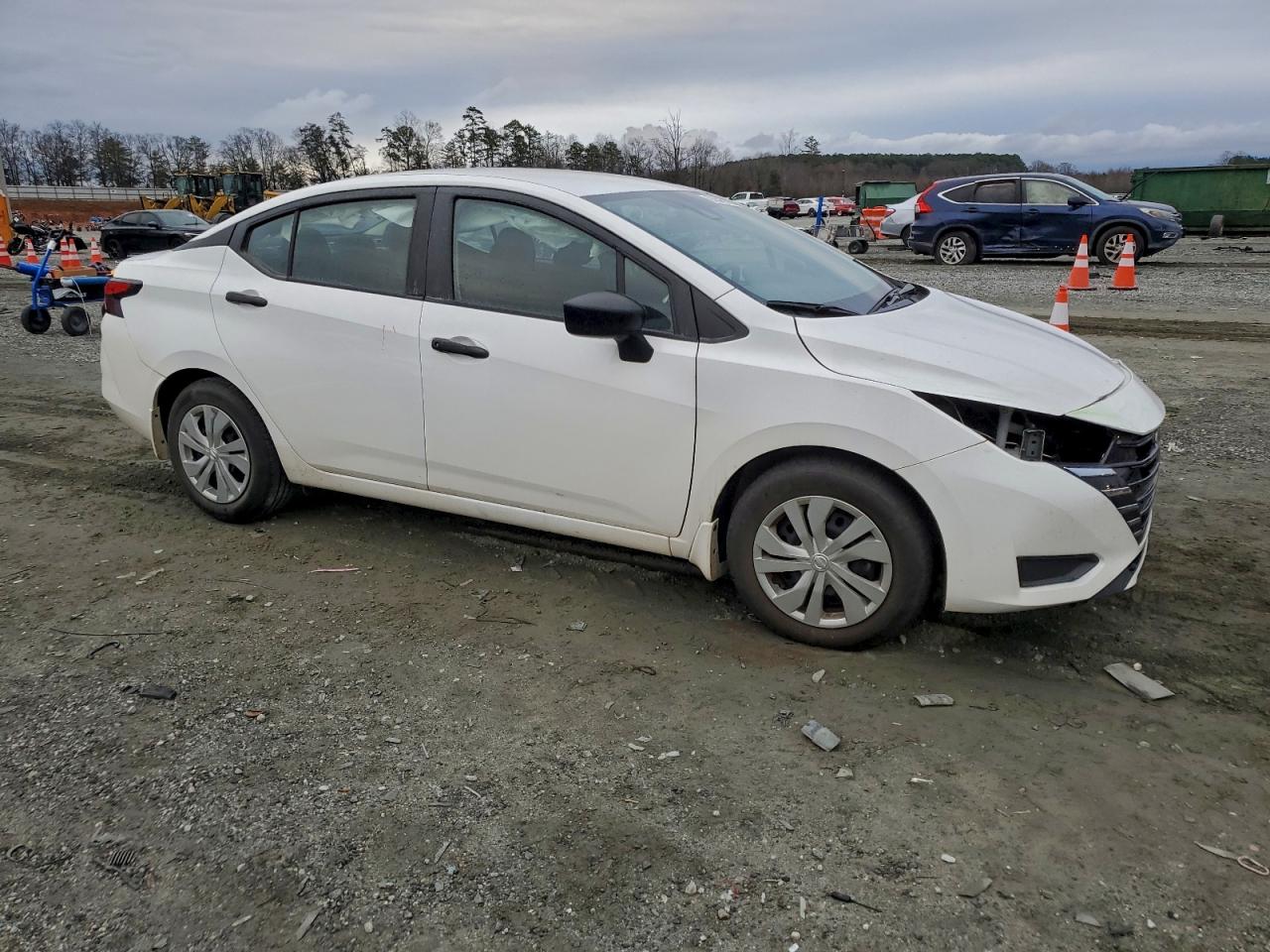 Nissan Versa S Image 9