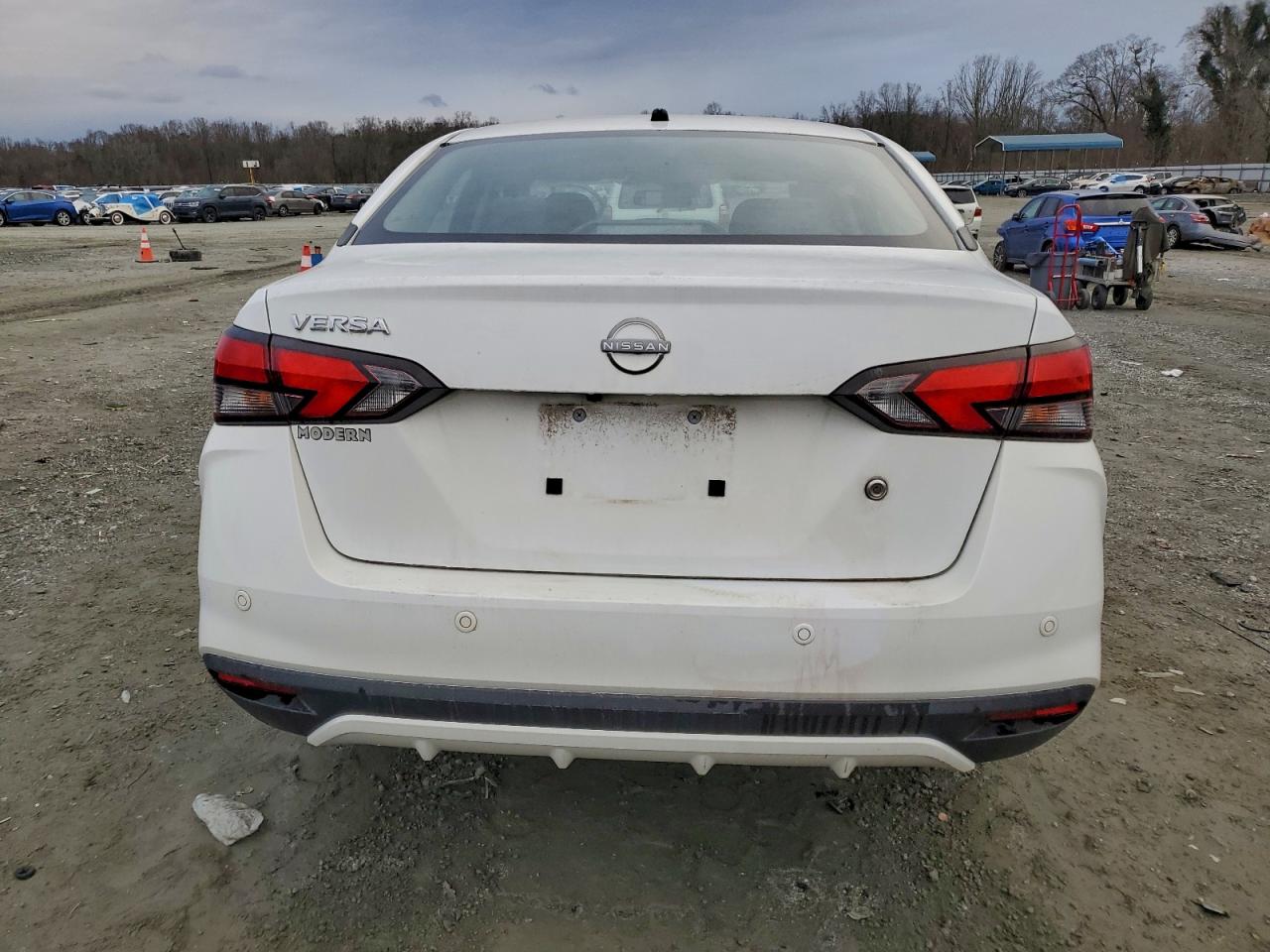 Nissan Versa S Image 6