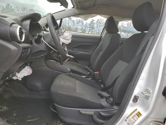 Nissan Versa S Image 2