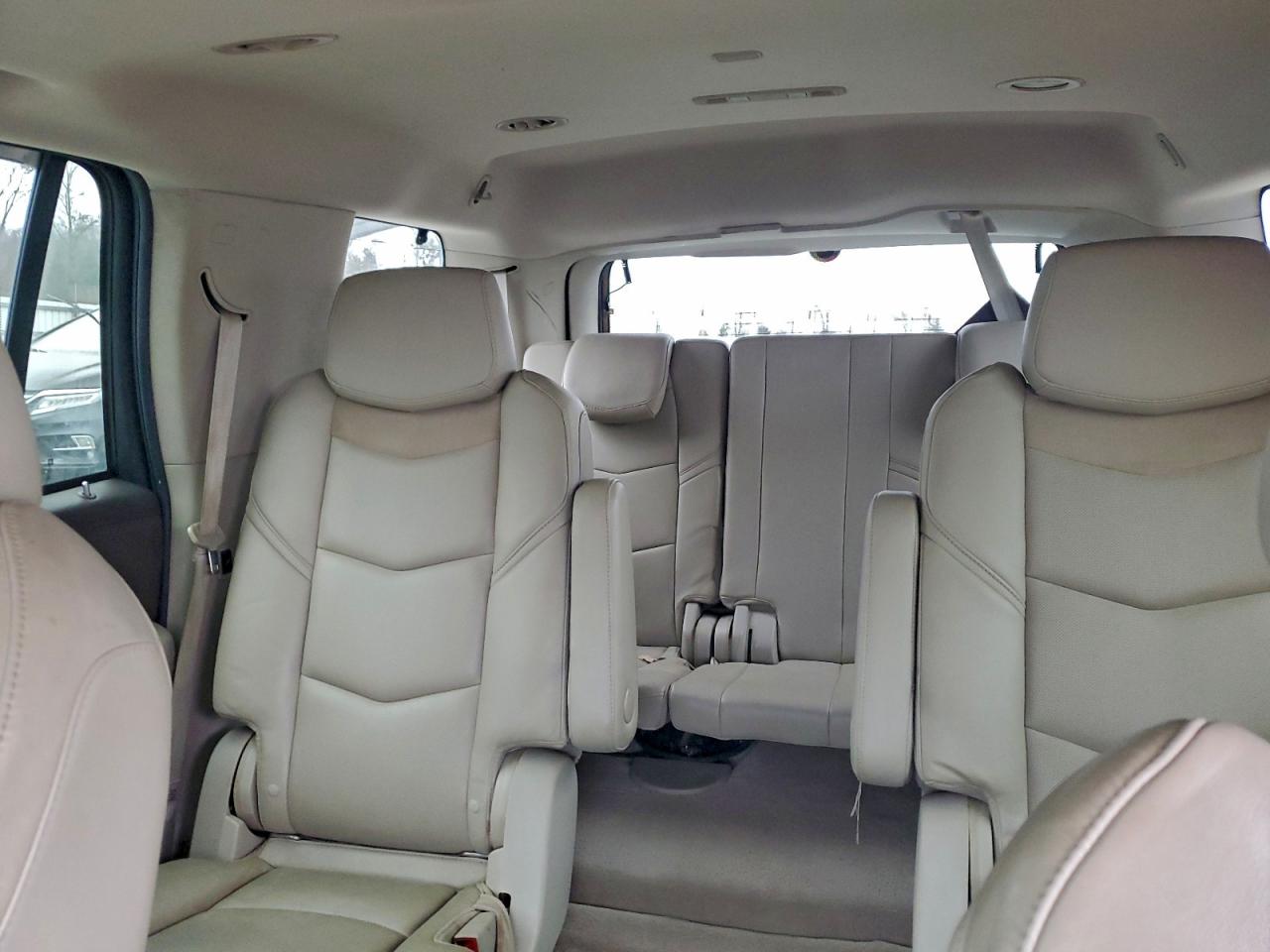 Cadillac Escalade Premium Image 9