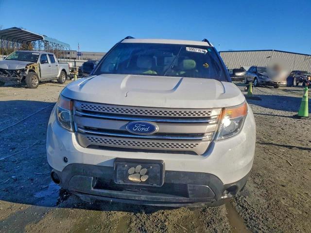 Ford Explorer Image 6