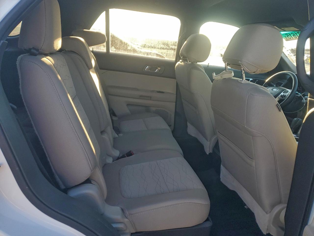 Ford Explorer Image 4