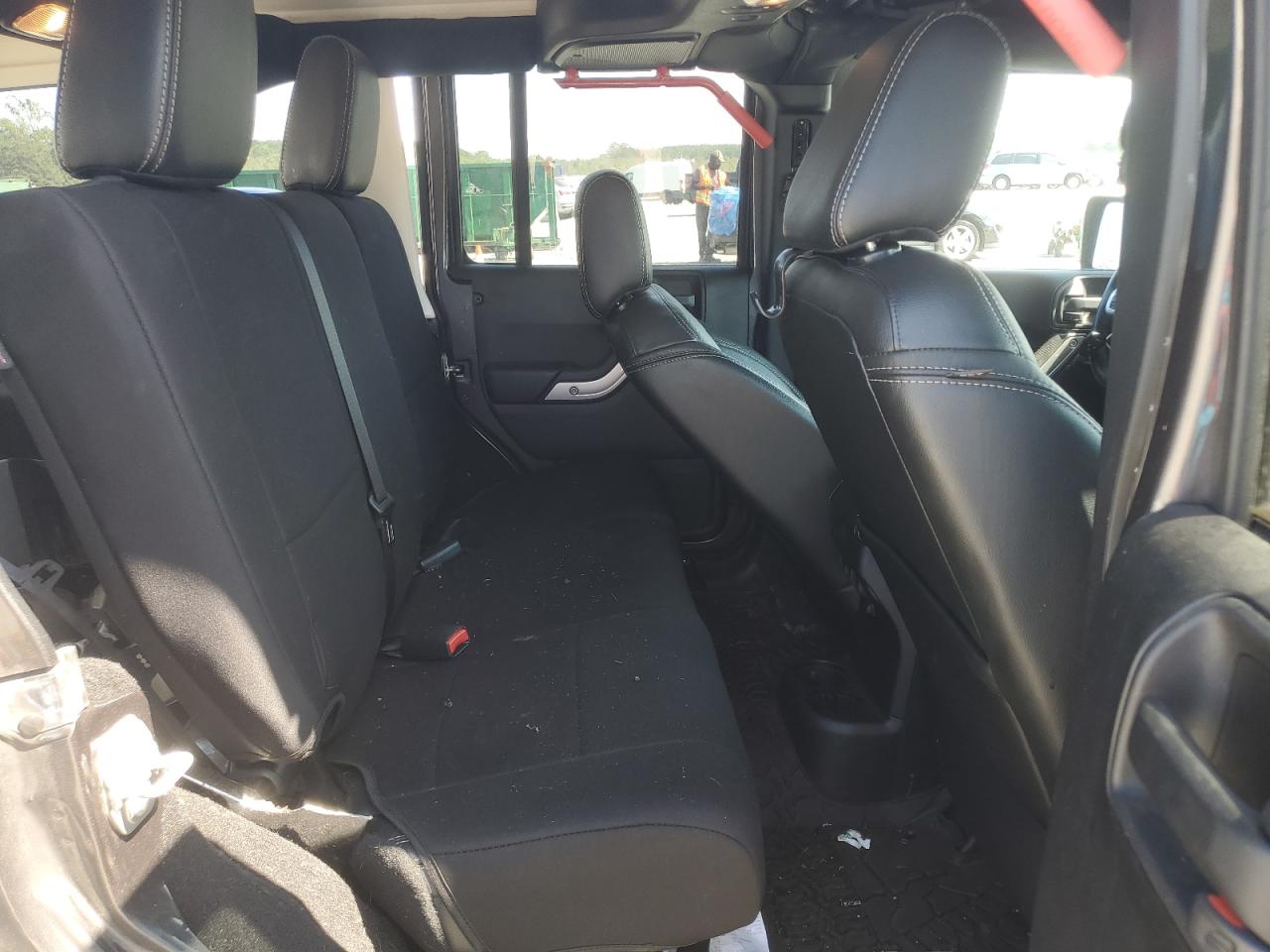 Jeep Wrangler Rubicon Image 8