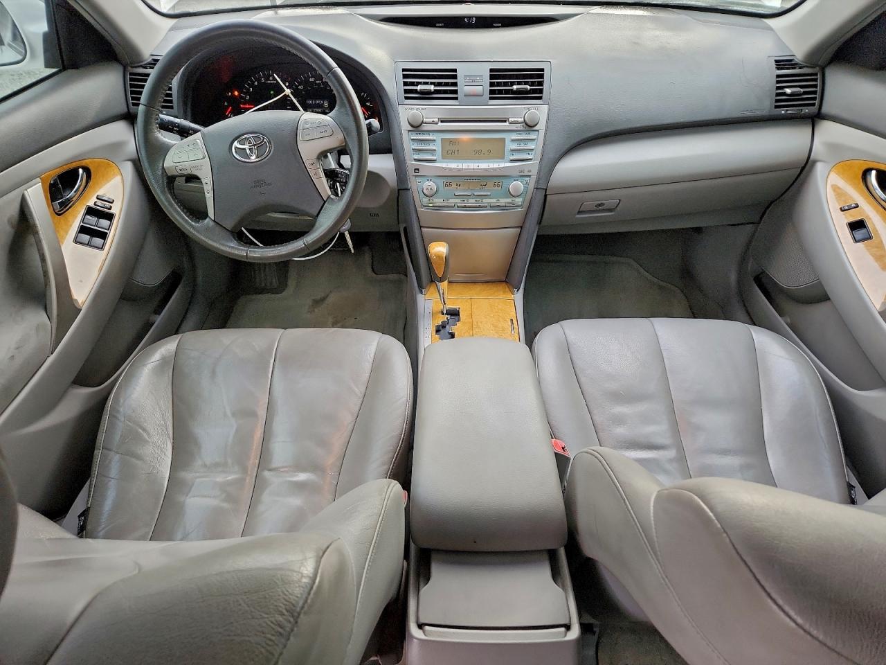 Toyota Camry Ce Image 7