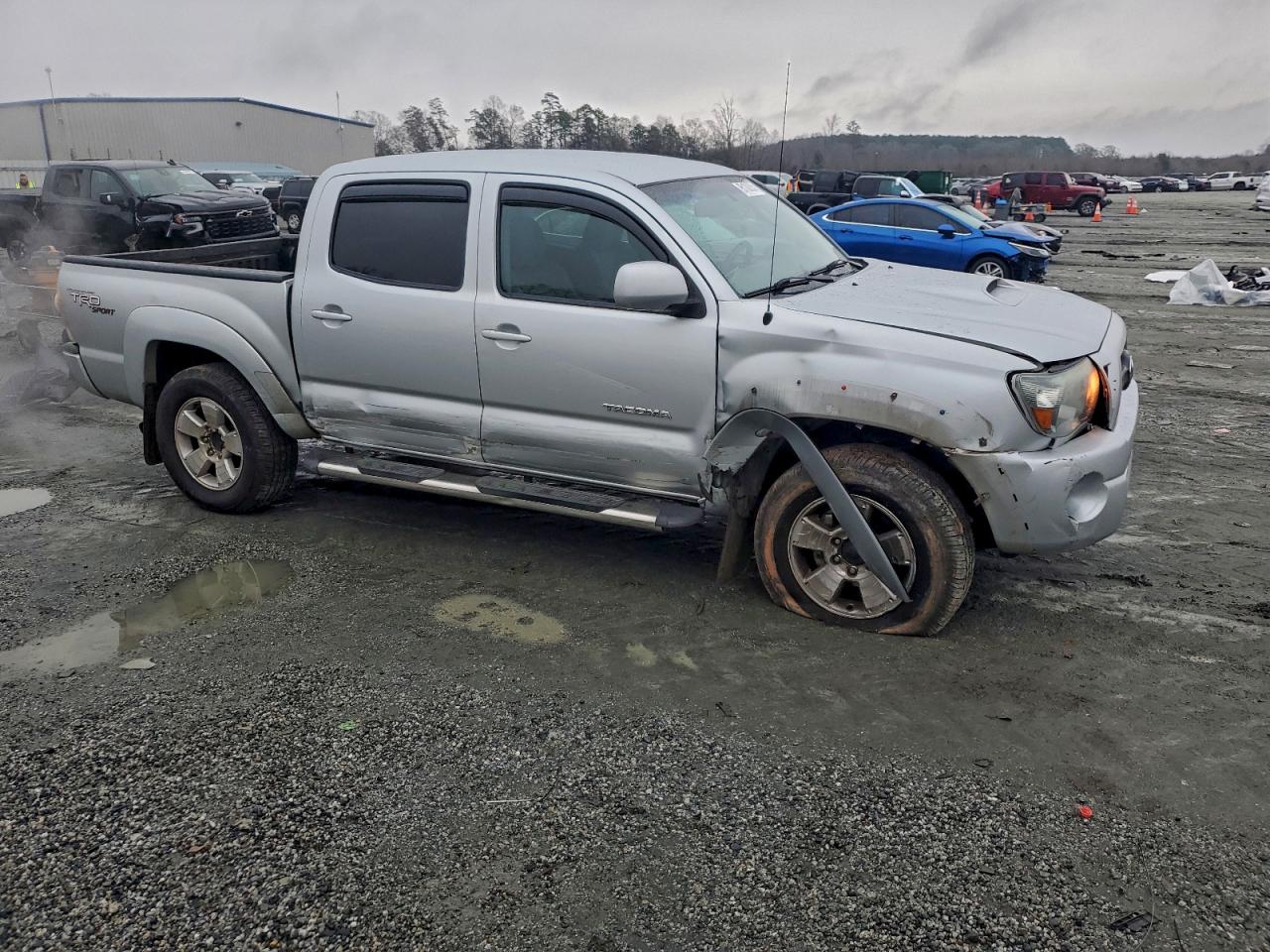 Toyota Tacoma Double Cab Image 3