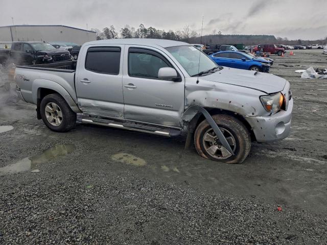 Toyota Tacoma Double Cab Image 3