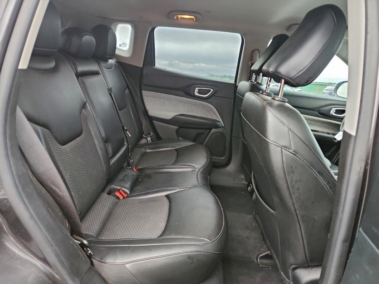 Jeep Compass Latitude Image 11