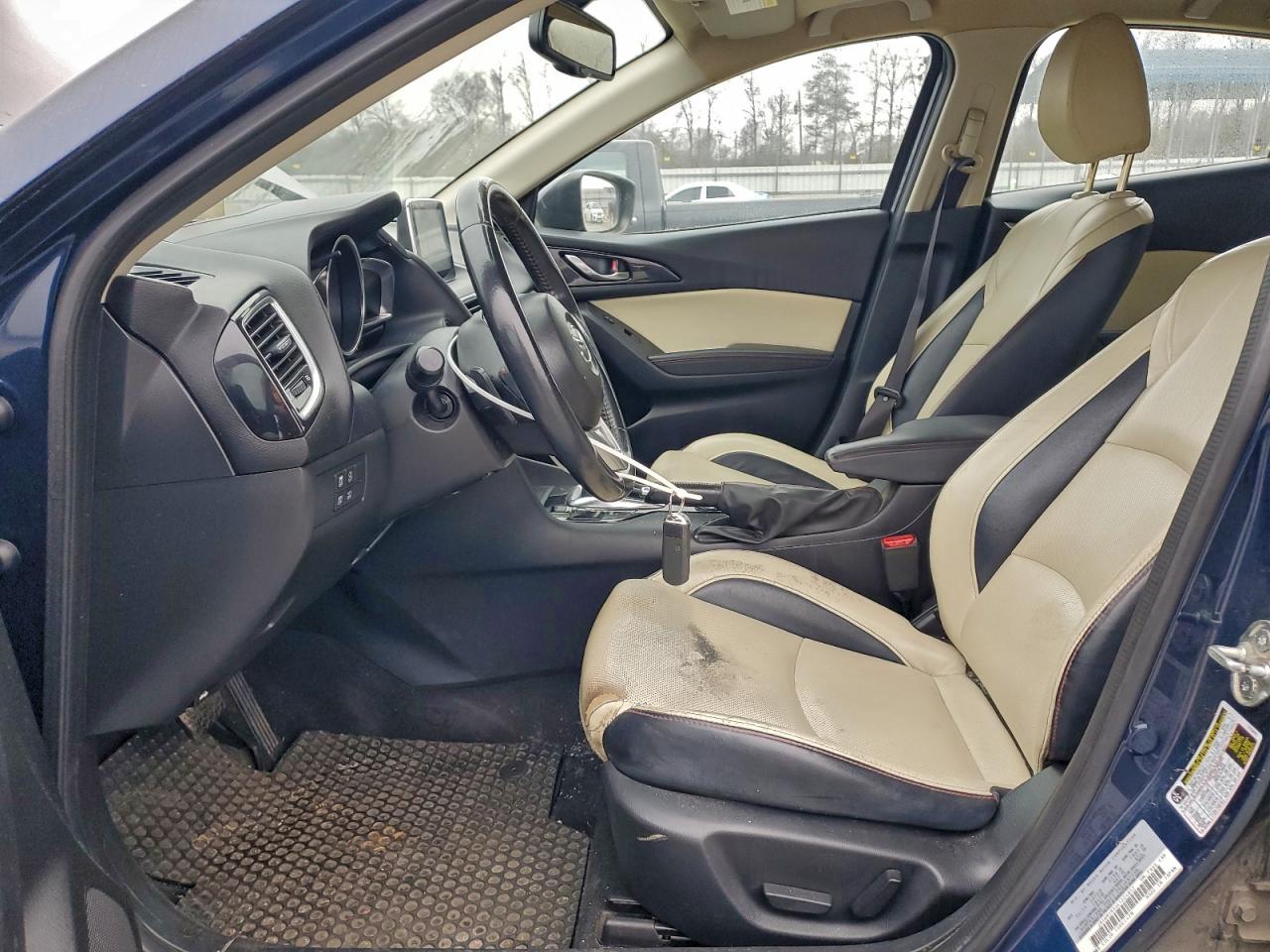 Mazda 3 Grand Touring Image 3