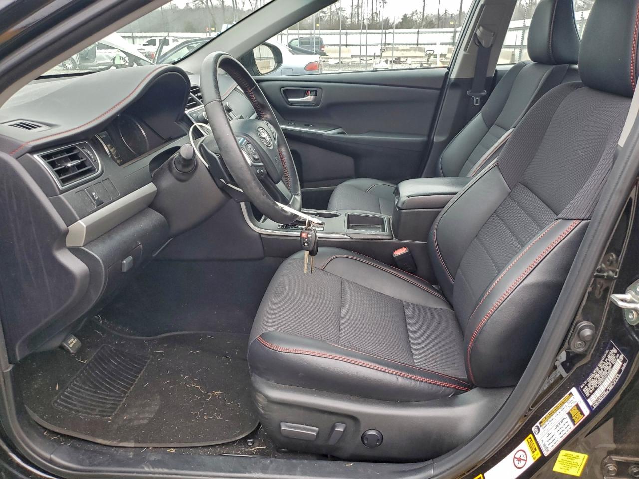 Toyota Camry Le Image 11