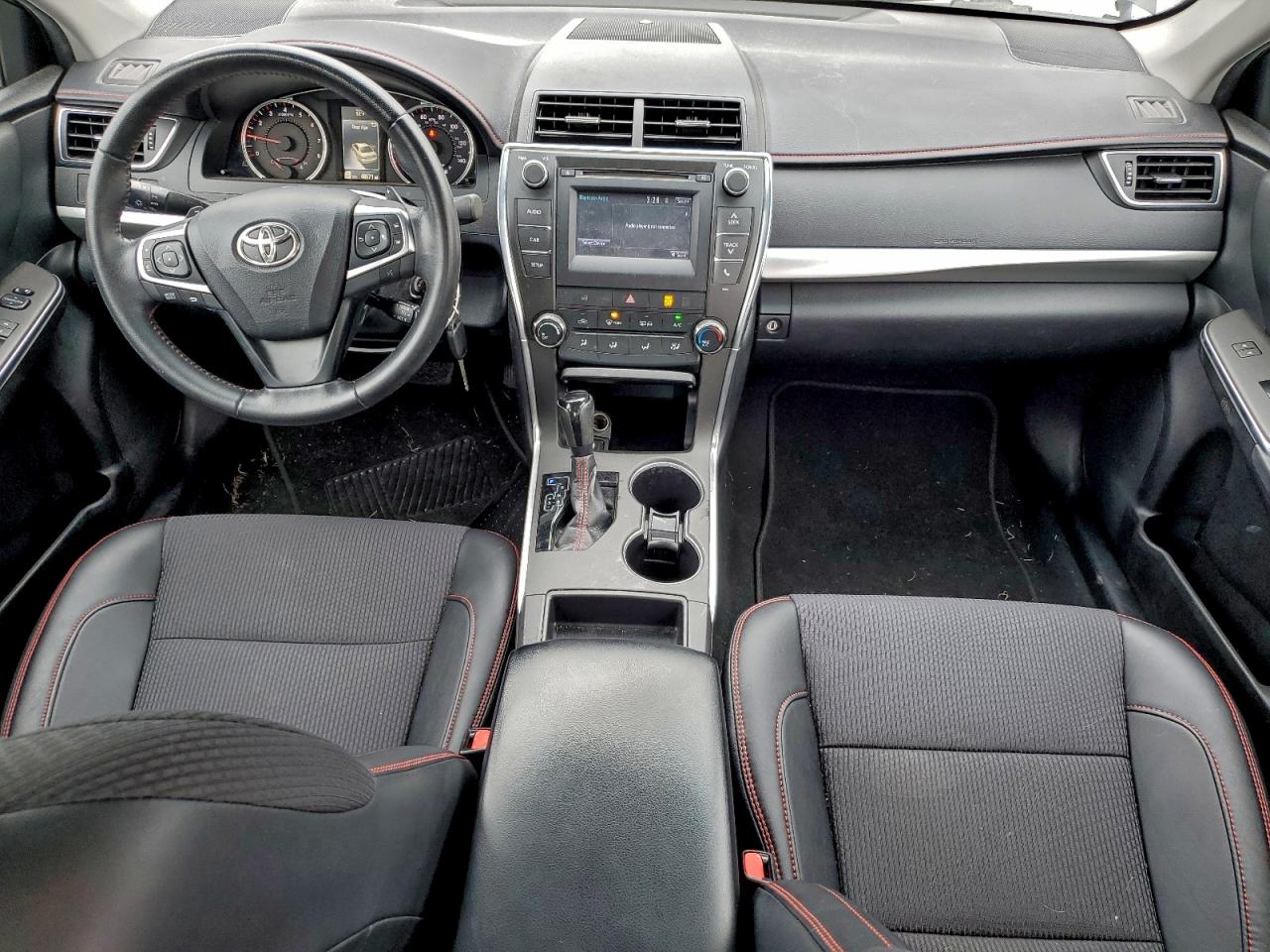 Toyota Camry Le Image 4