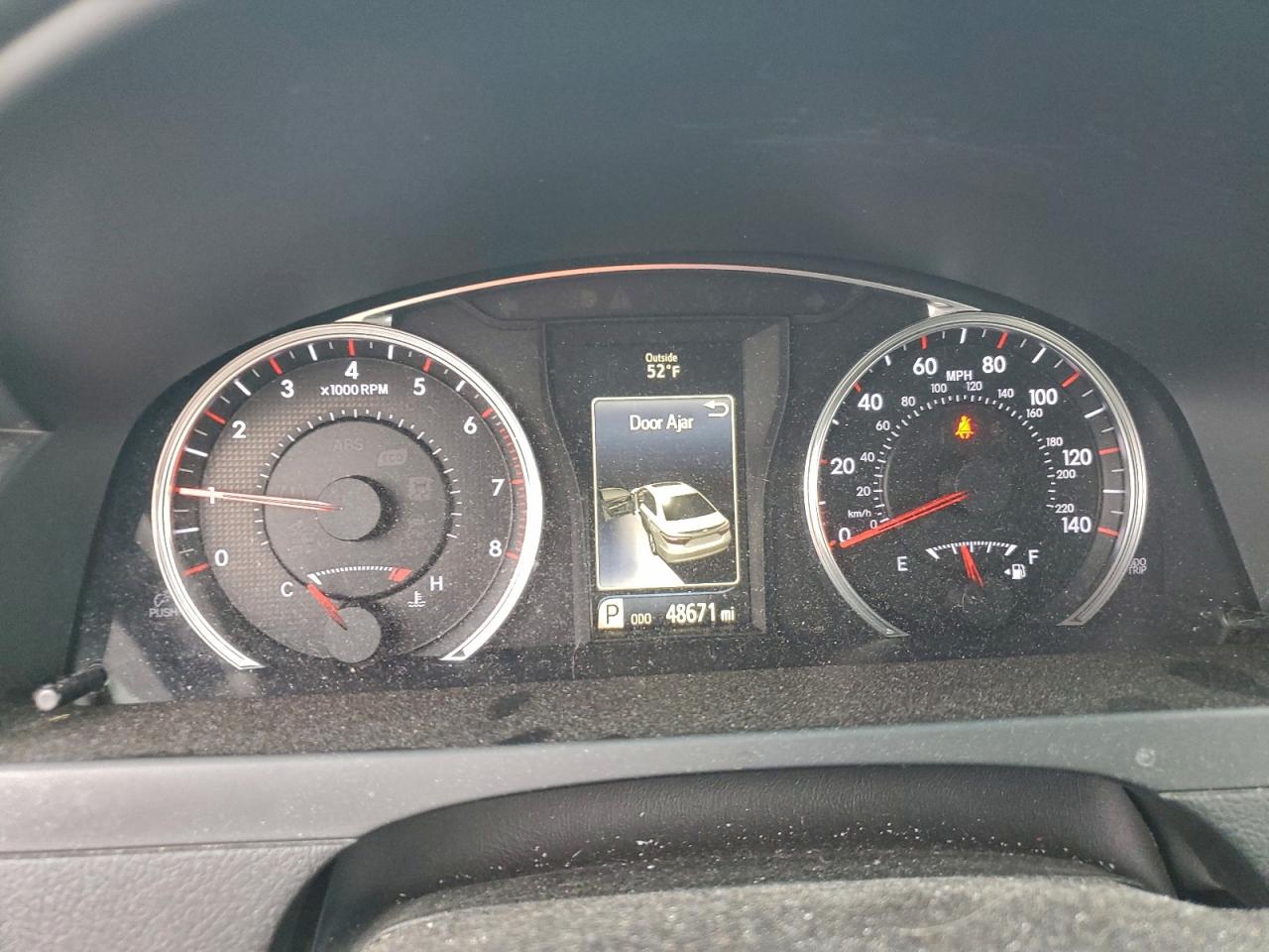 Toyota Camry Le Image 8