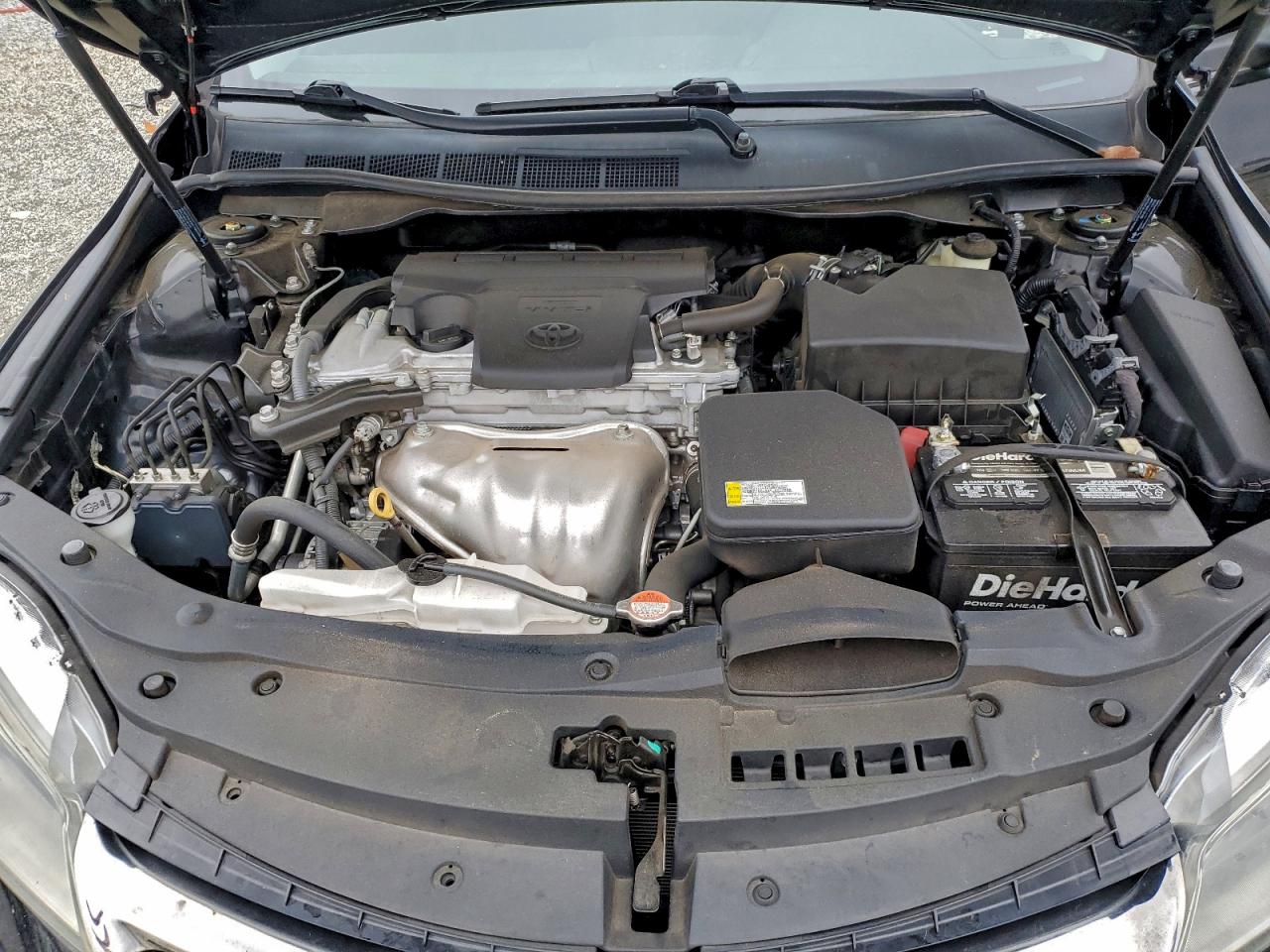 Toyota Camry Le Image 12