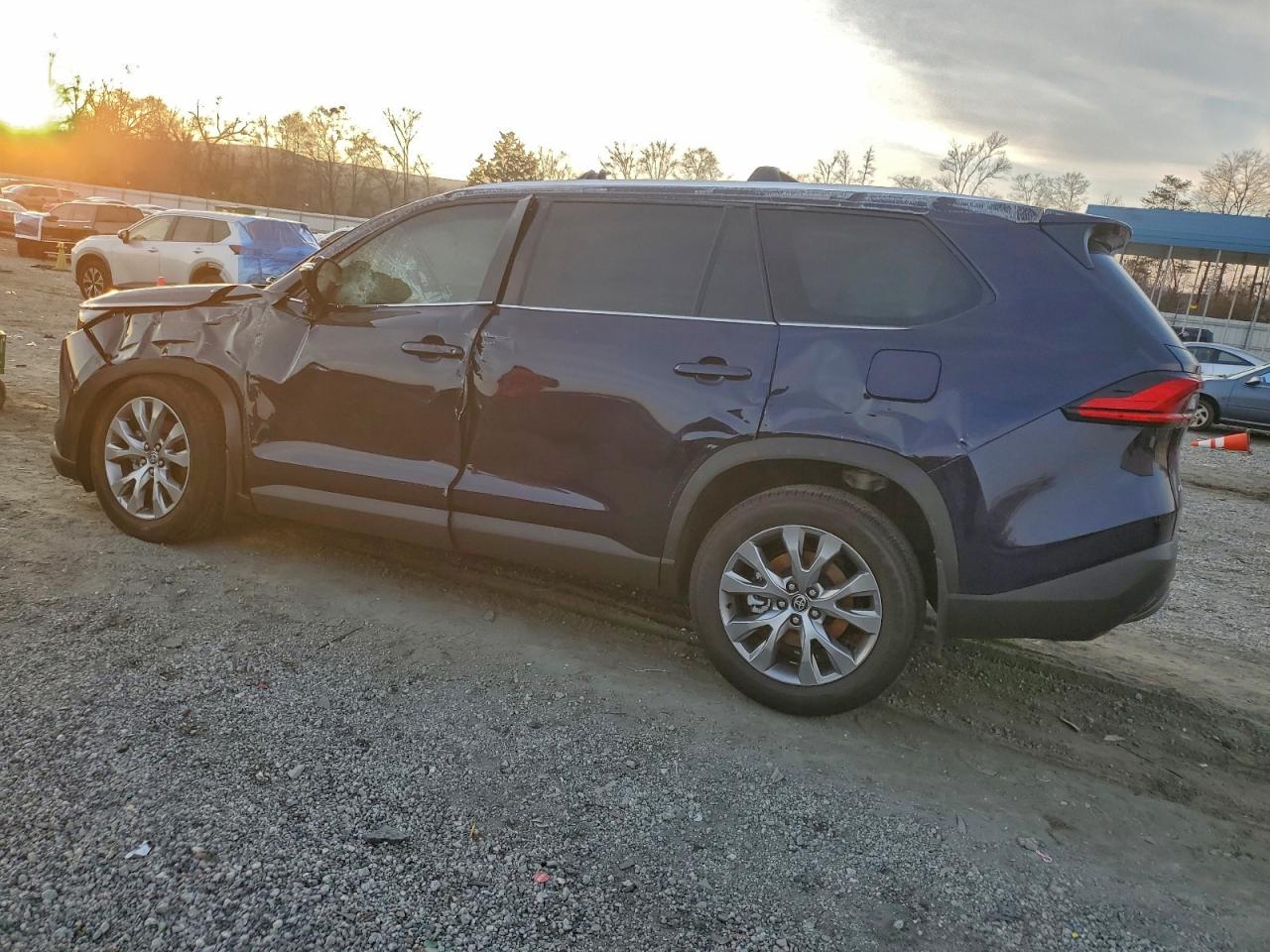 Toyota Grand High Xle Image 4