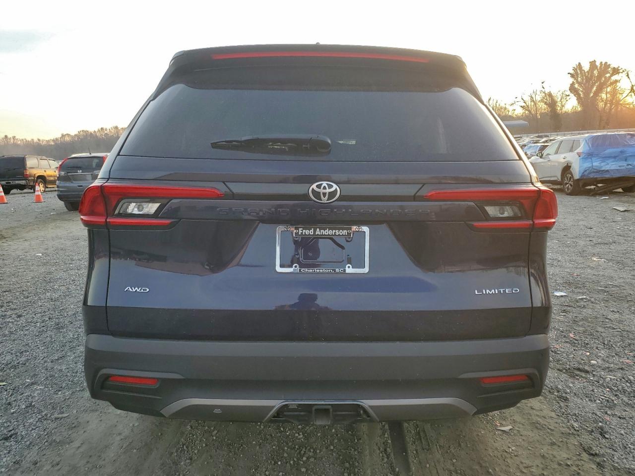 Toyota Grand High Xle Image 8