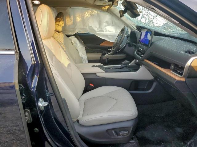 Toyota Grand High Xle Image 3