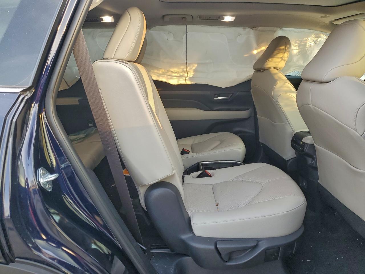 Toyota Grand High Xle Image 9