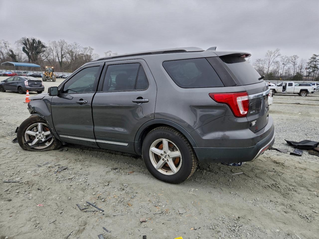 Ford Explorer Xlt Image 2