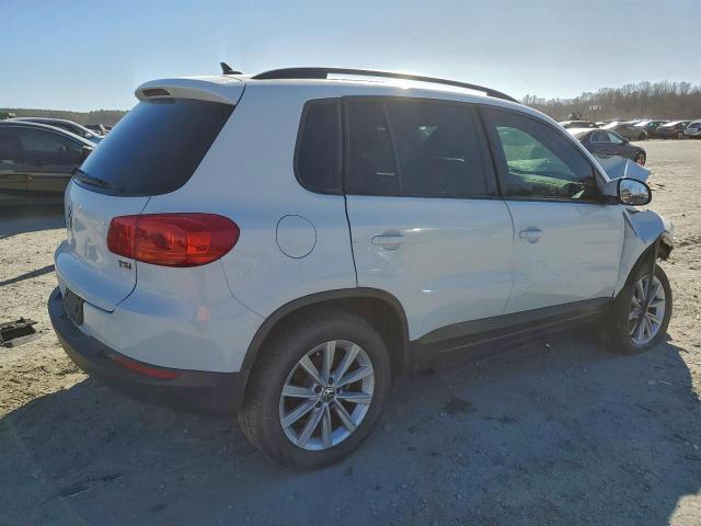 Volkswagen Tiguan S Image 3