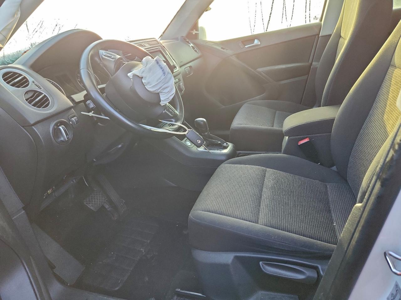 Volkswagen Tiguan S Image 7