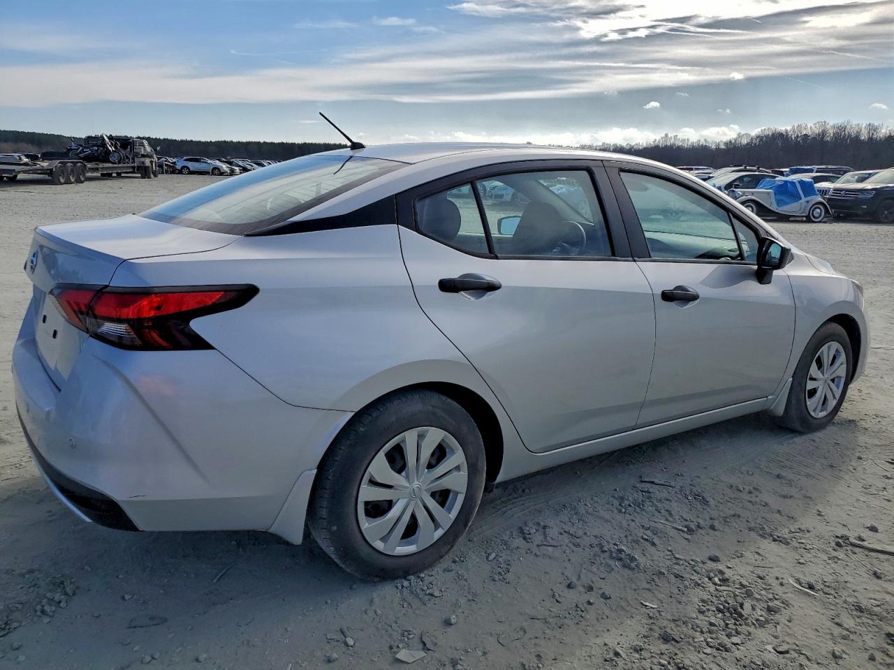 Nissan Versa S Image 4