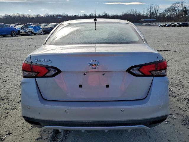 Nissan Versa S Image 3