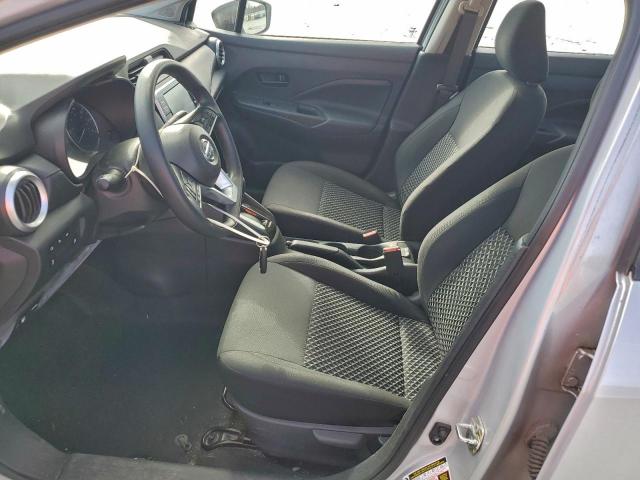 Nissan Versa S Image 11