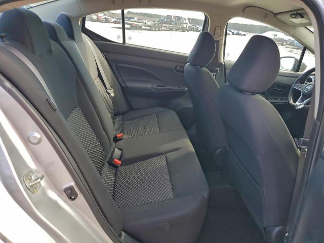 Nissan Versa S Image 6