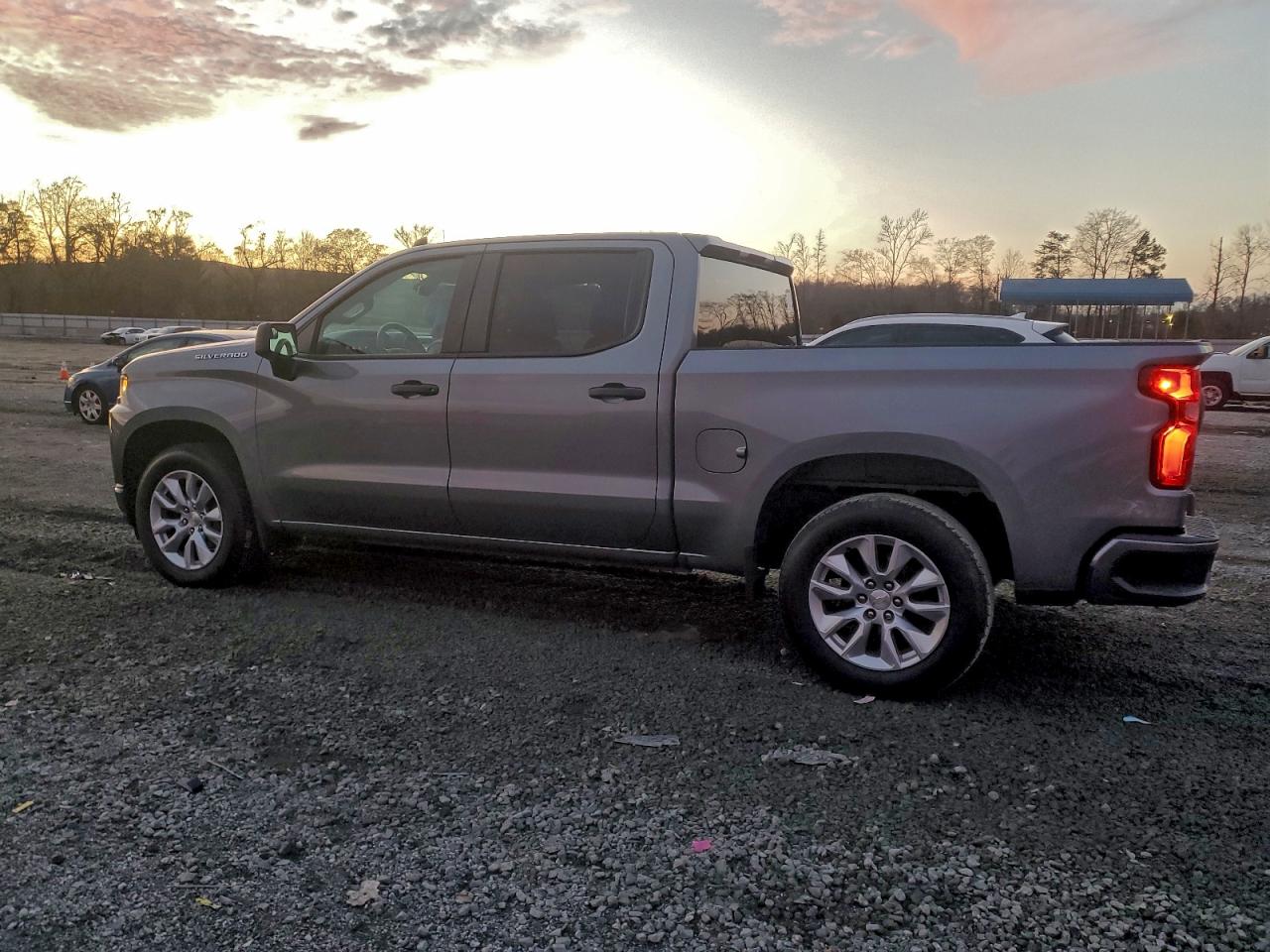 Chevrolet Silverado C1500 Custom Image 9