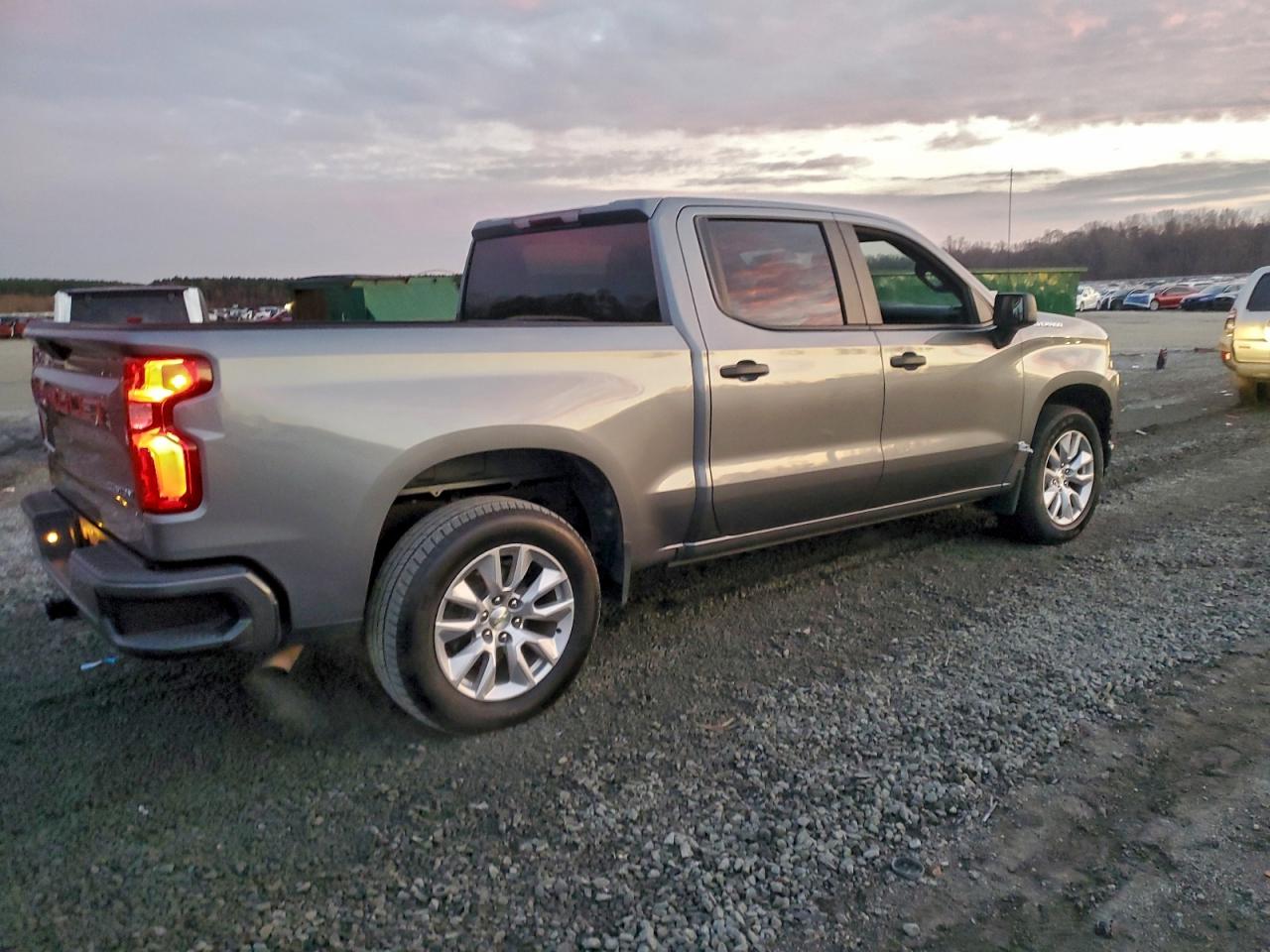 Chevrolet Silverado C1500 Custom Image 12