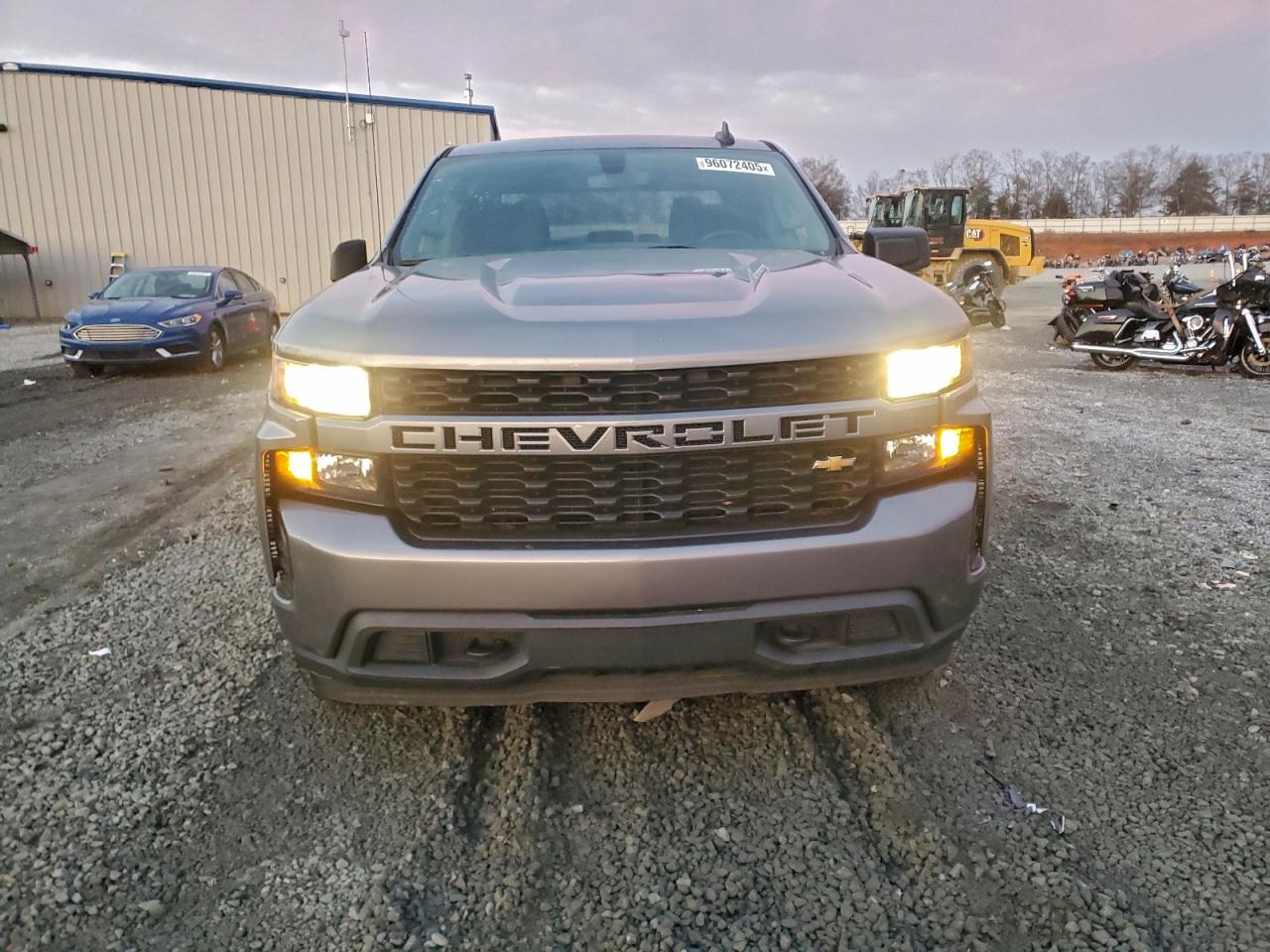 Chevrolet Silverado C1500 Custom Image 2