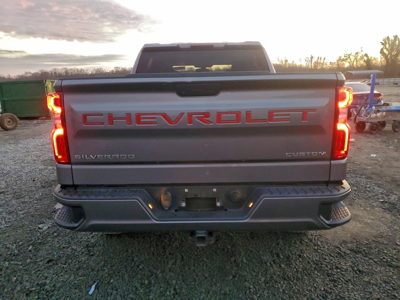 Chevrolet Silverado C1500 Custom Image 3