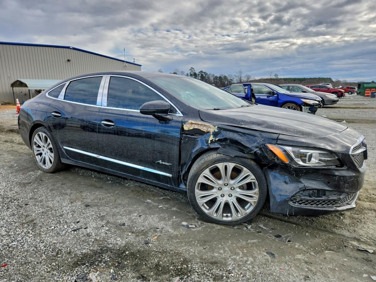 Buick LaCrosse Avenir Image 9