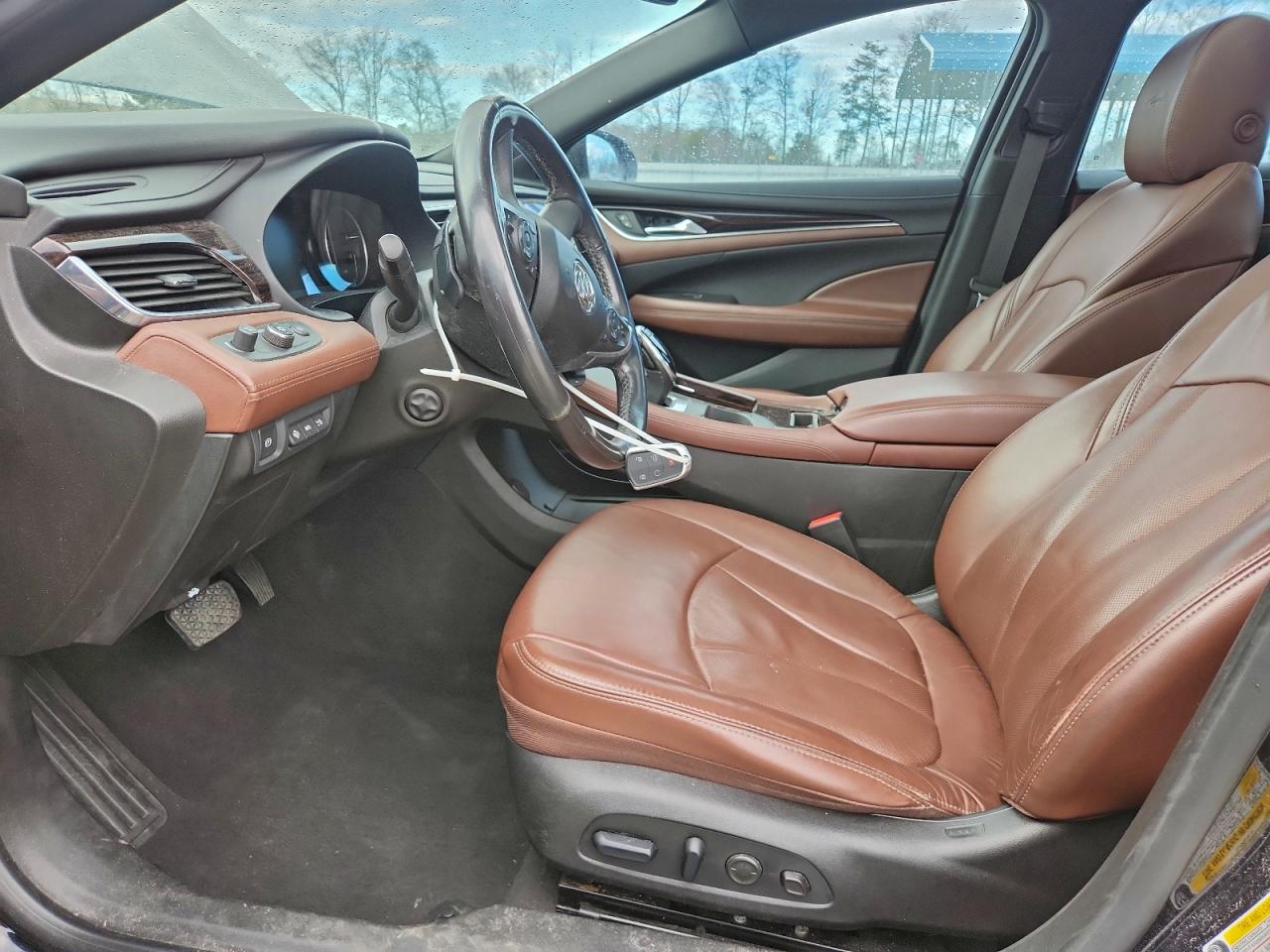 Buick LaCrosse Avenir Image 2