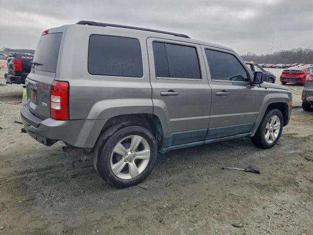 Jeep Patriot Latitude Image 2