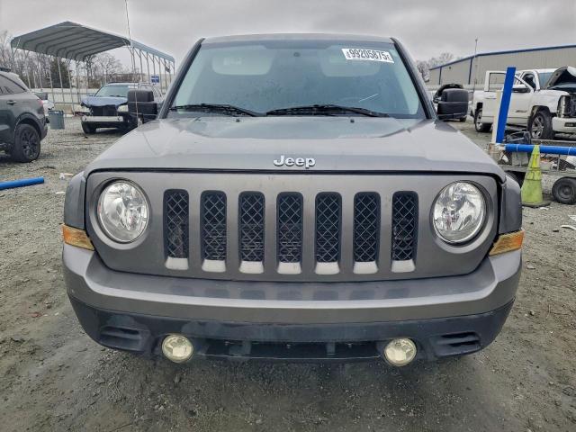 Jeep Patriot Latitude Image 6