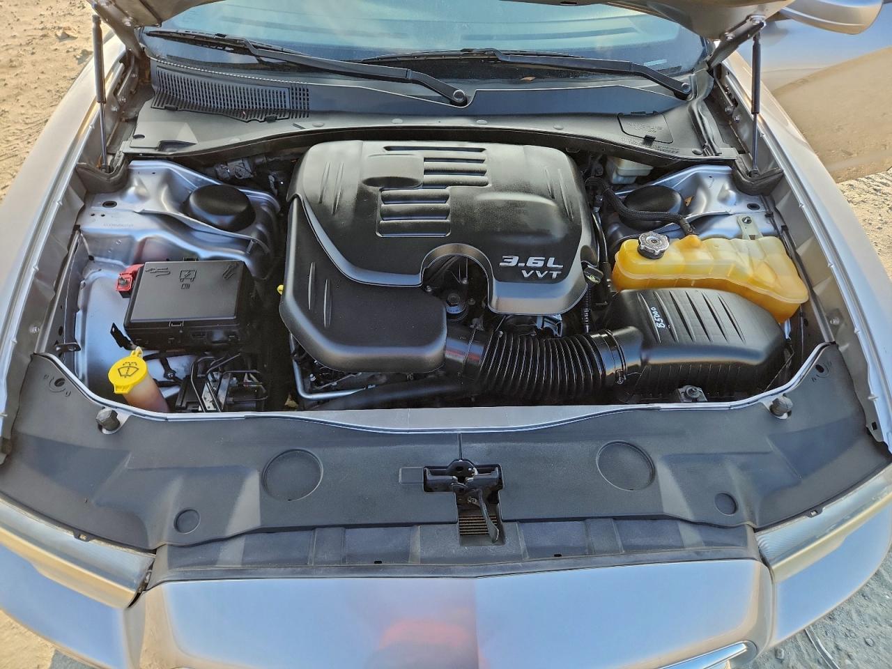 Dodge Charger Se Image 8