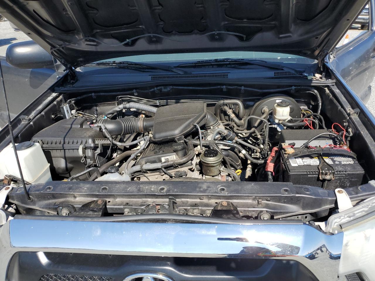 Toyota Tacoma Access Cab Image 11