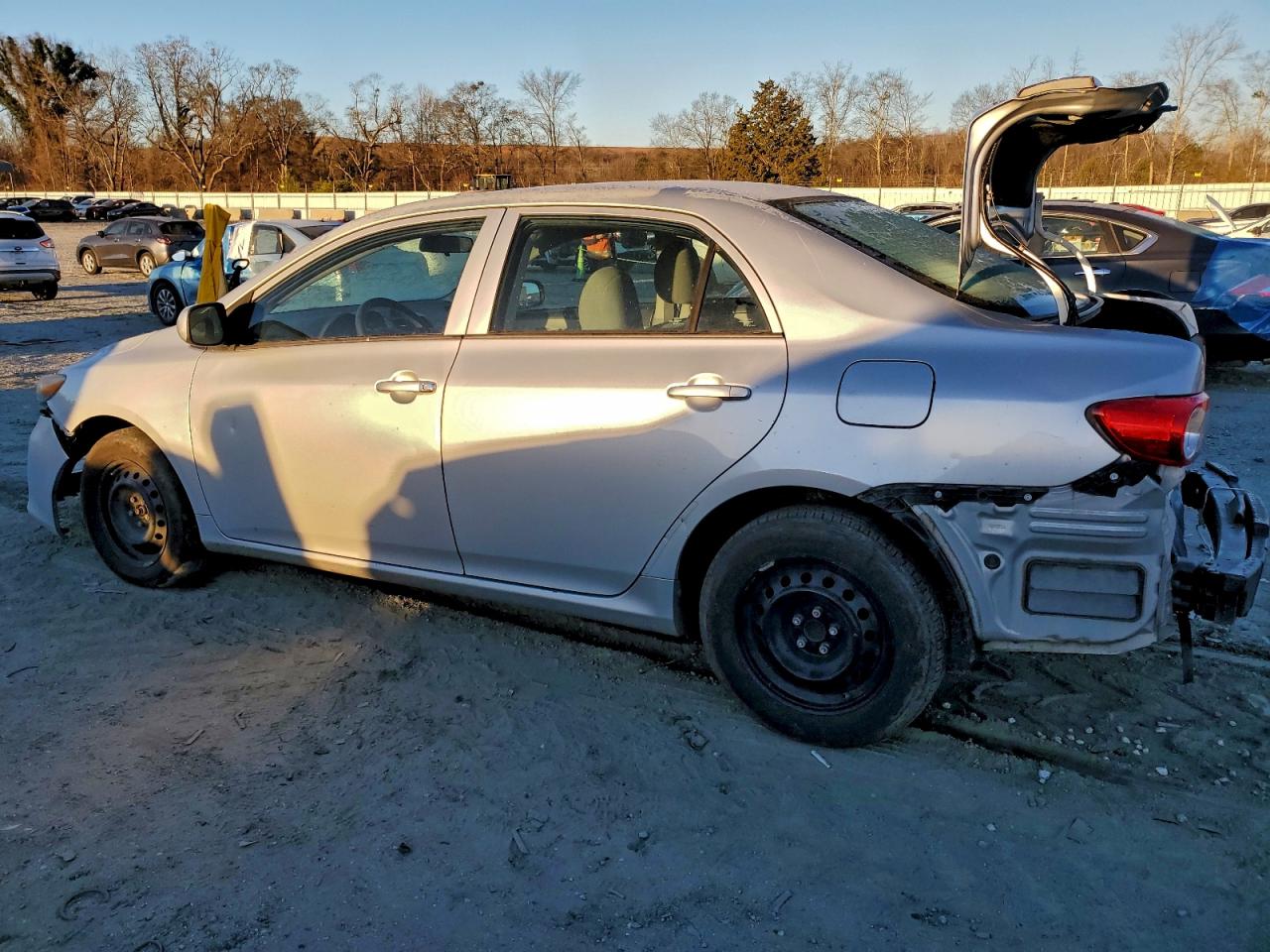 Toyota Corolla Base Image 2