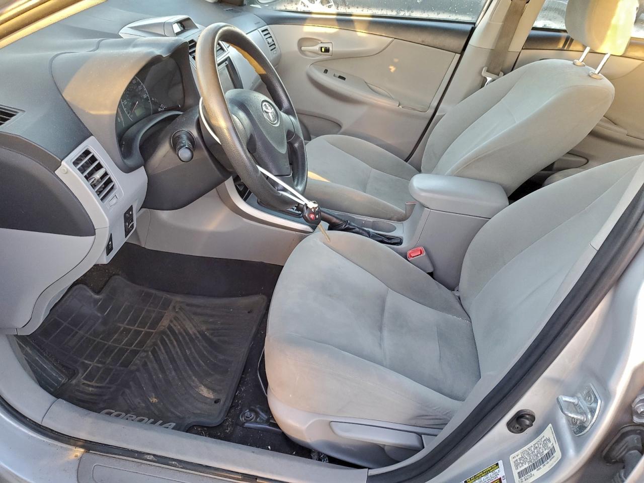 Toyota Corolla Base Image 7