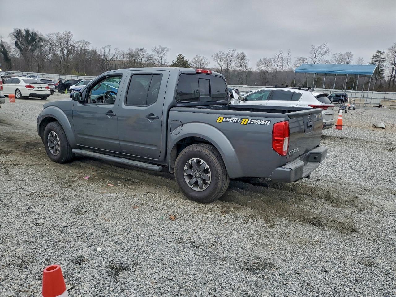 Nissan Frontier S Image 2