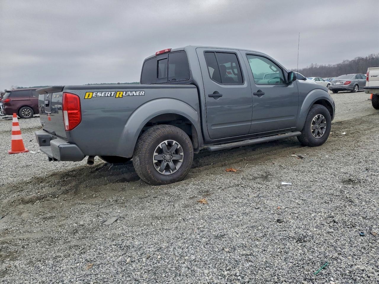 Nissan Frontier S Image 8