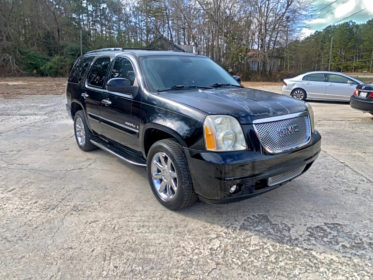 GMC Yukon Denali Image 1