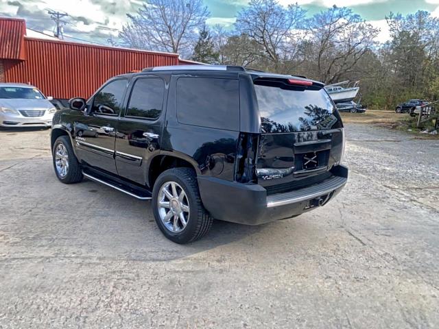 GMC Yukon Denali Image 5